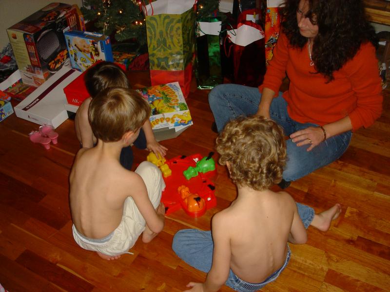 2004/12(Dec)/09(Christmas-Day)/800x600_2004-12-25 21-43-54.JPG